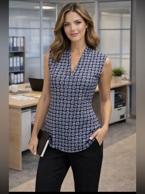 Classy Ann Klein sleeveless blouse.  Hi-Lo Design.  Women’s size Large.